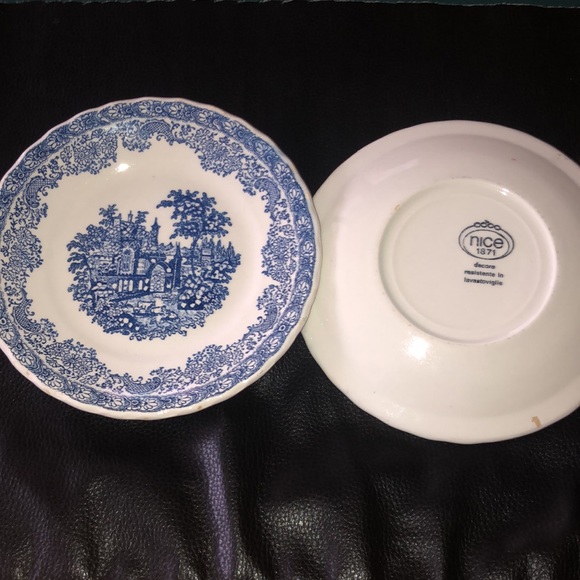 1871 Vintage Italian Country Castle Salad size plates - Picture 3 of 6